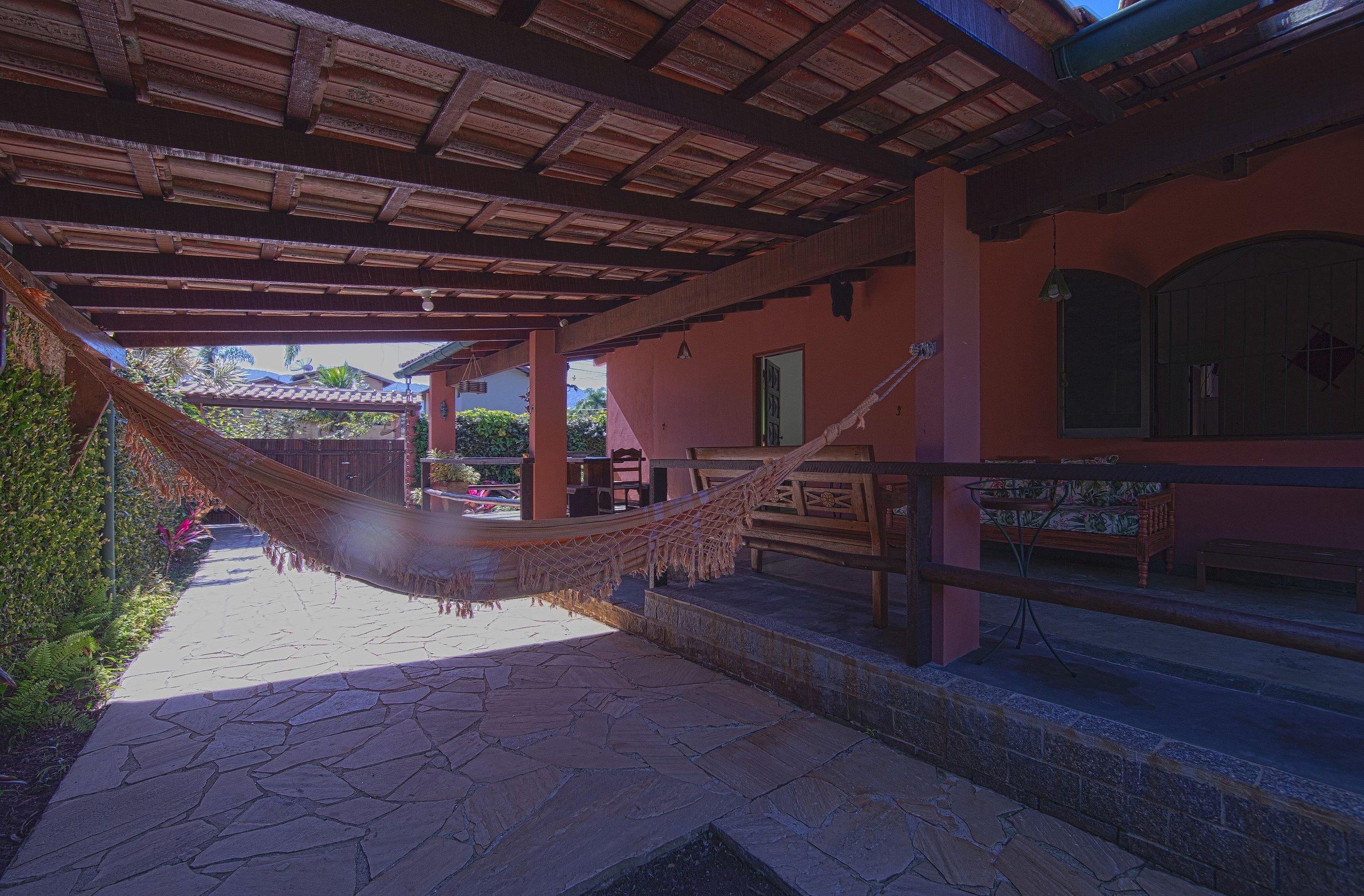 image-housing-carousel
