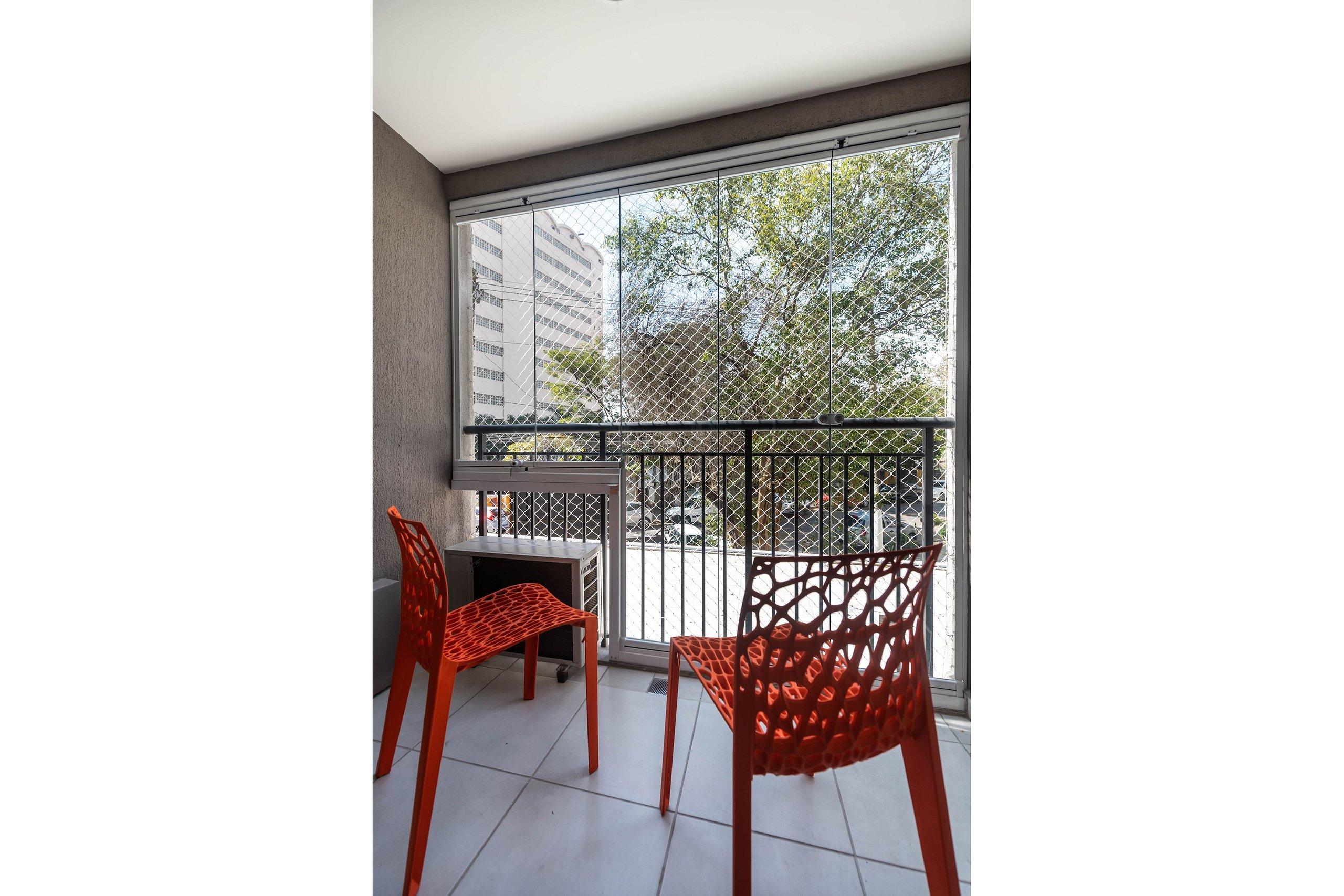 image-housing-carousel