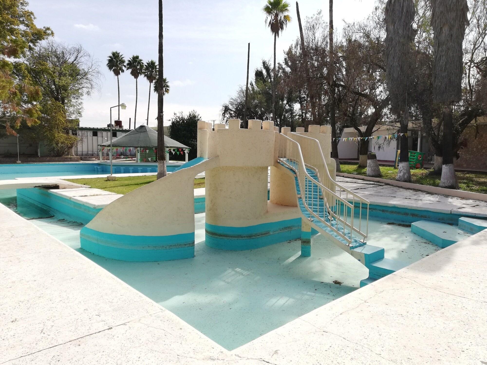image-housing-carousel