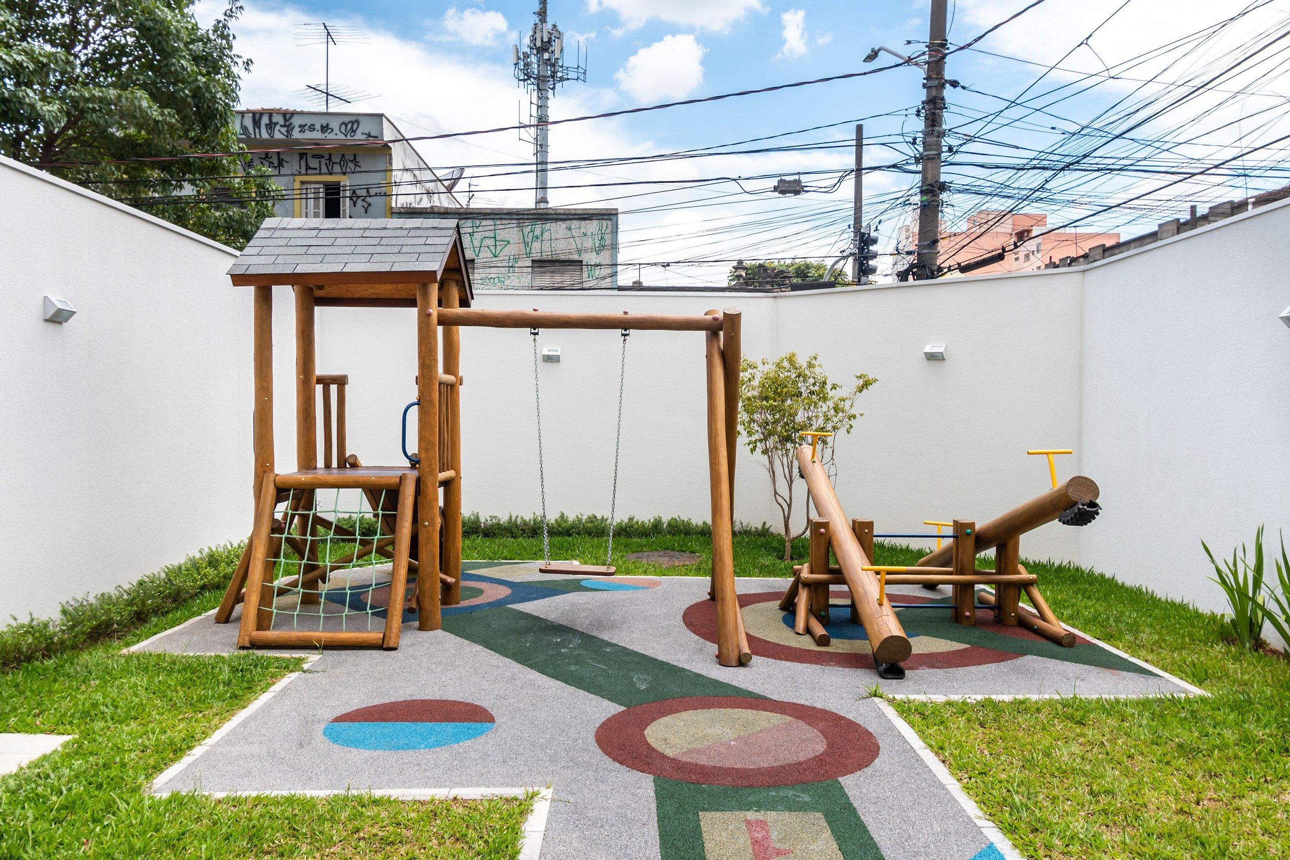 image-housing-carousel