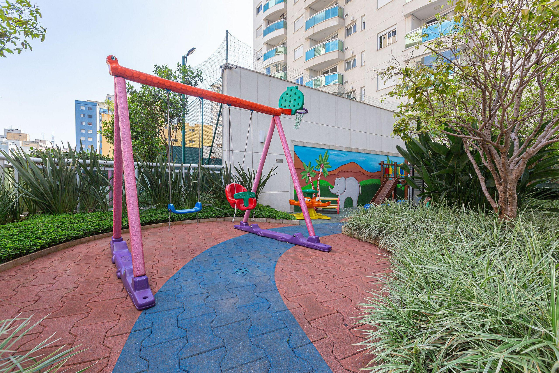 image-housing-carousel