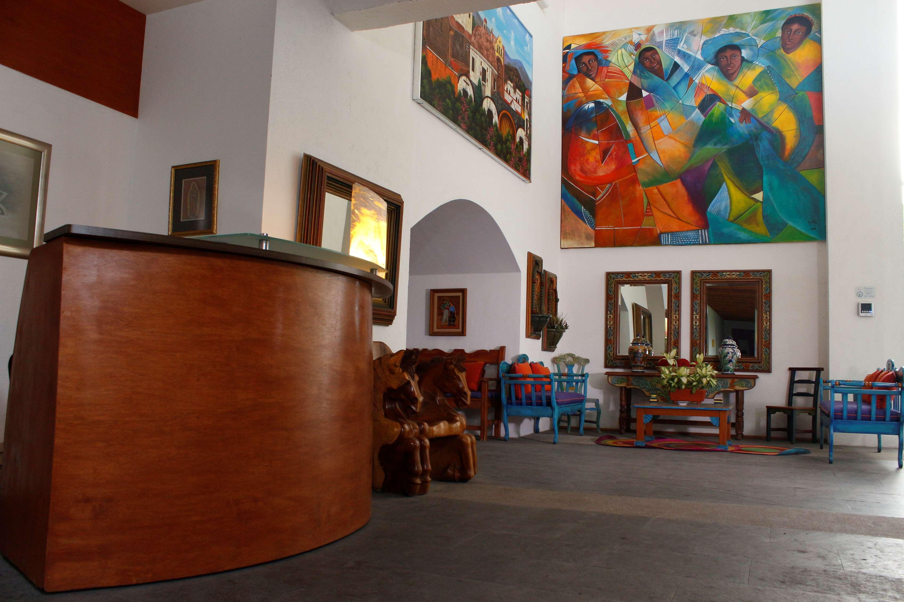 image-housing-carousel