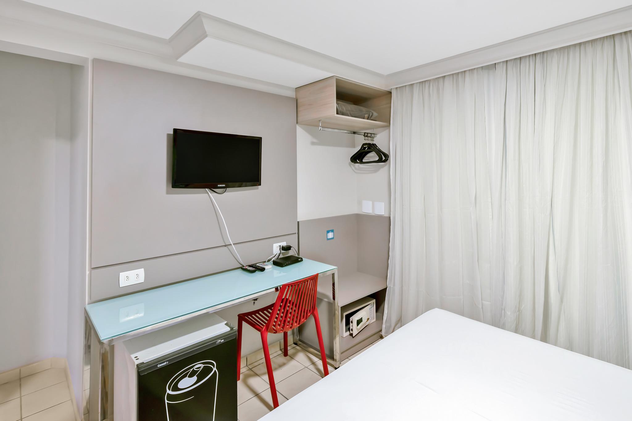 image-housing-carousel