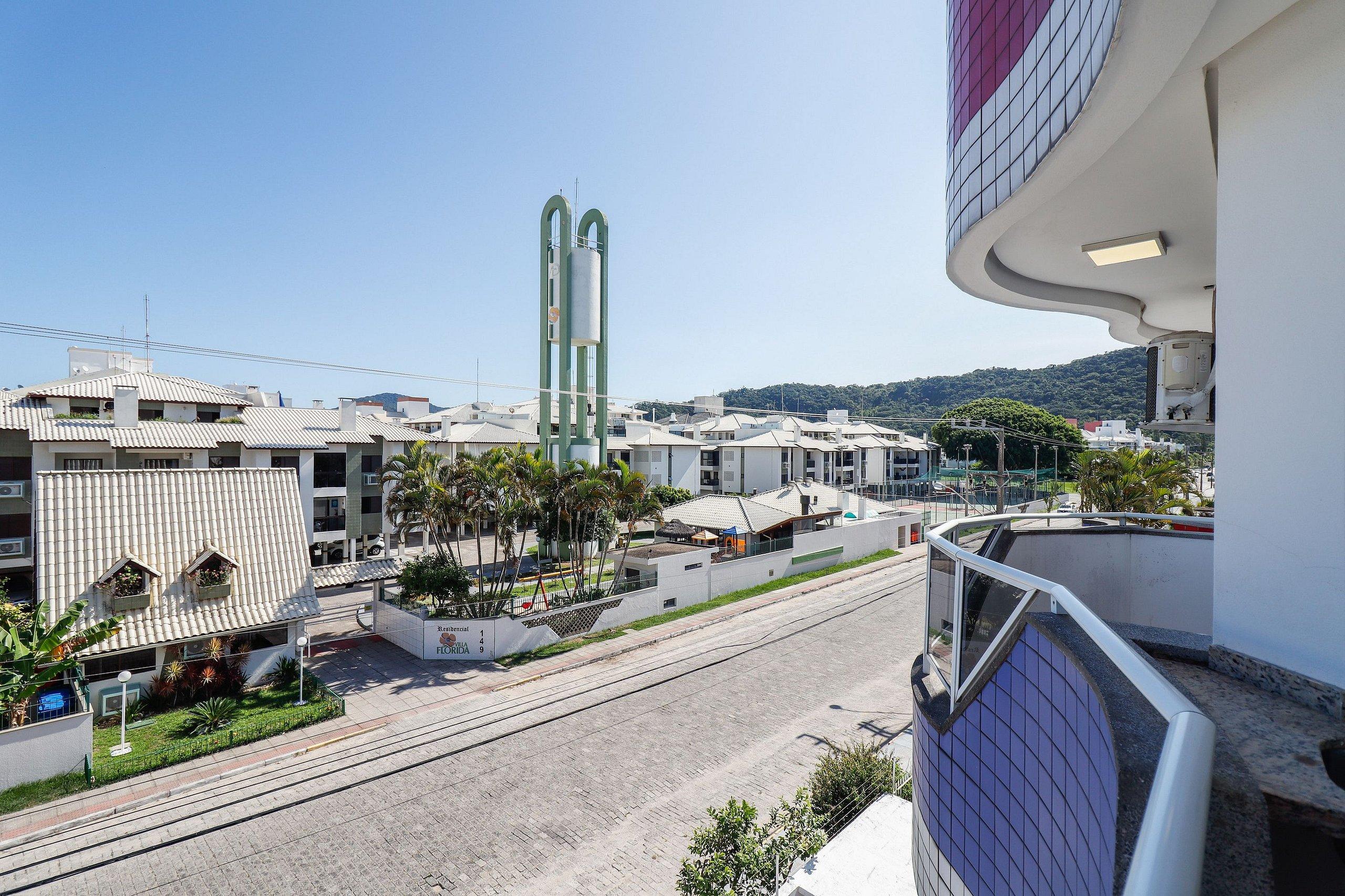 image-housing-carousel