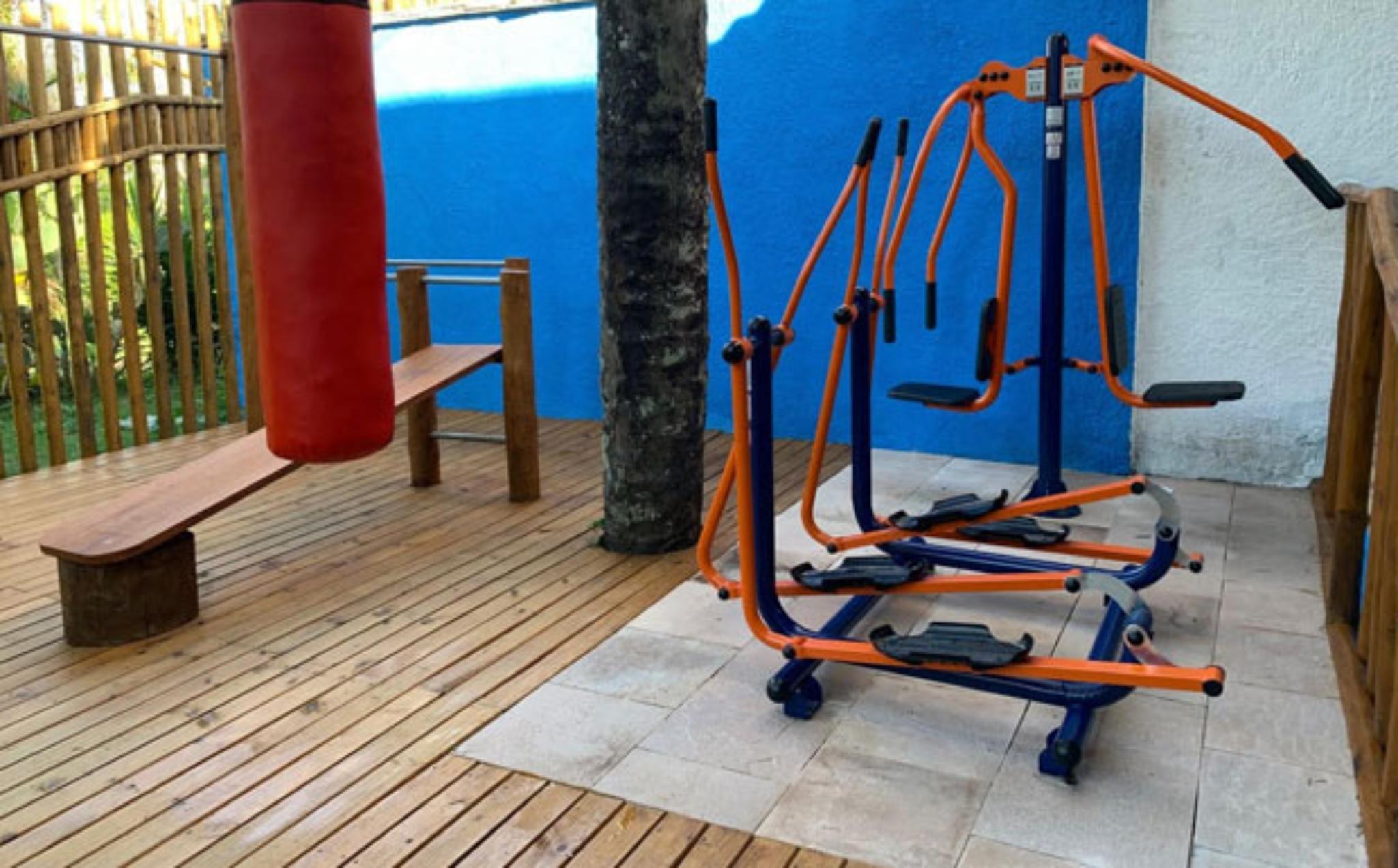 image-housing-carousel