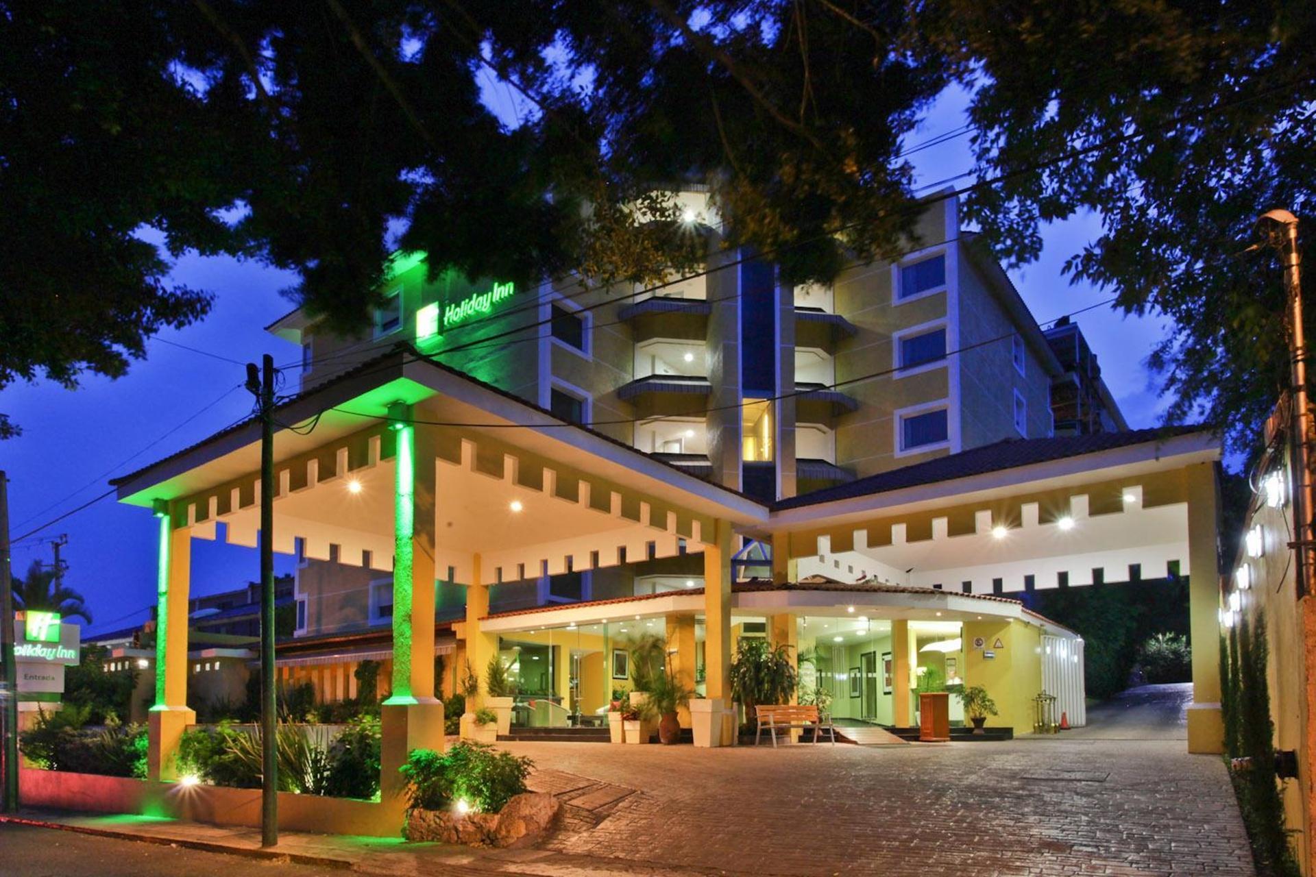 image-housing-carousel