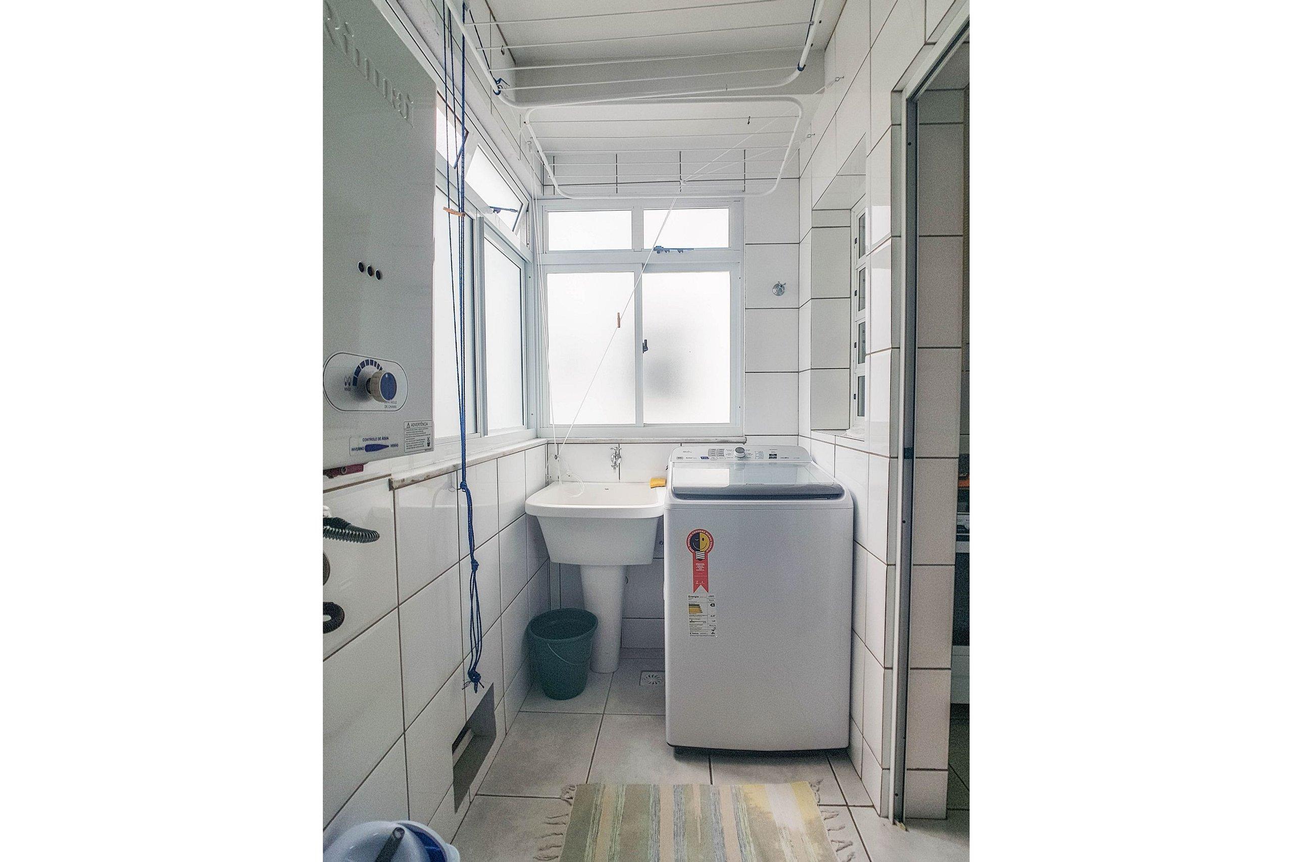 image-housing-carousel