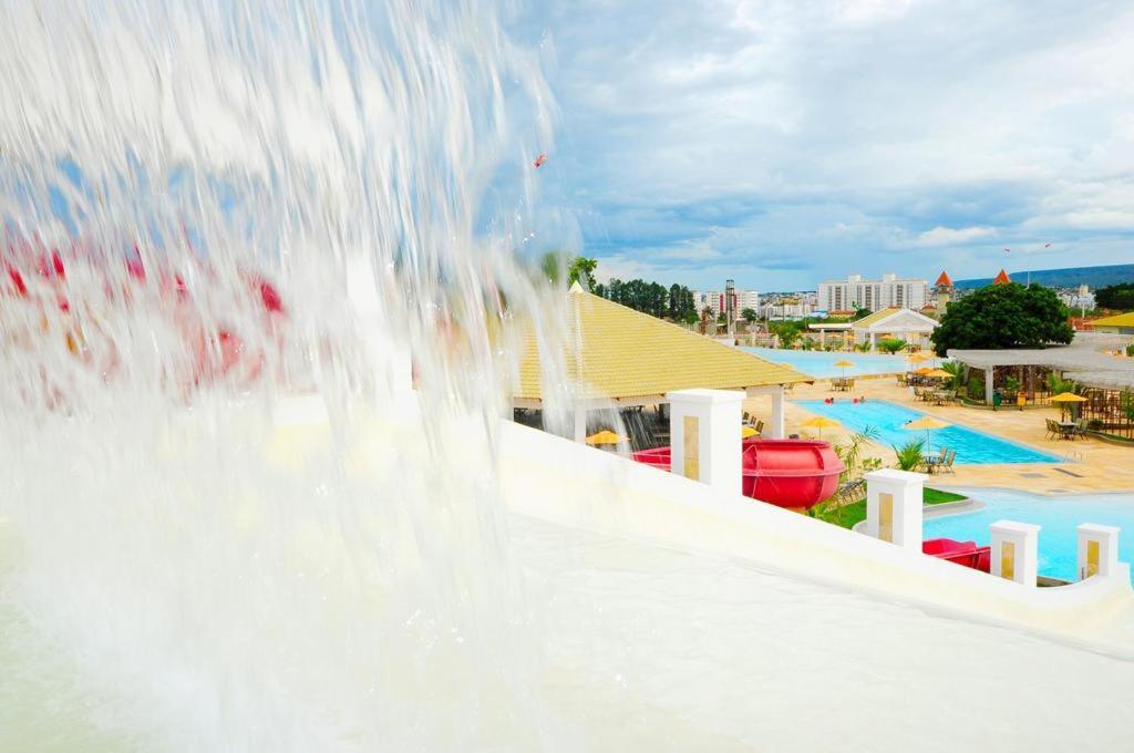 image-housing-carousel