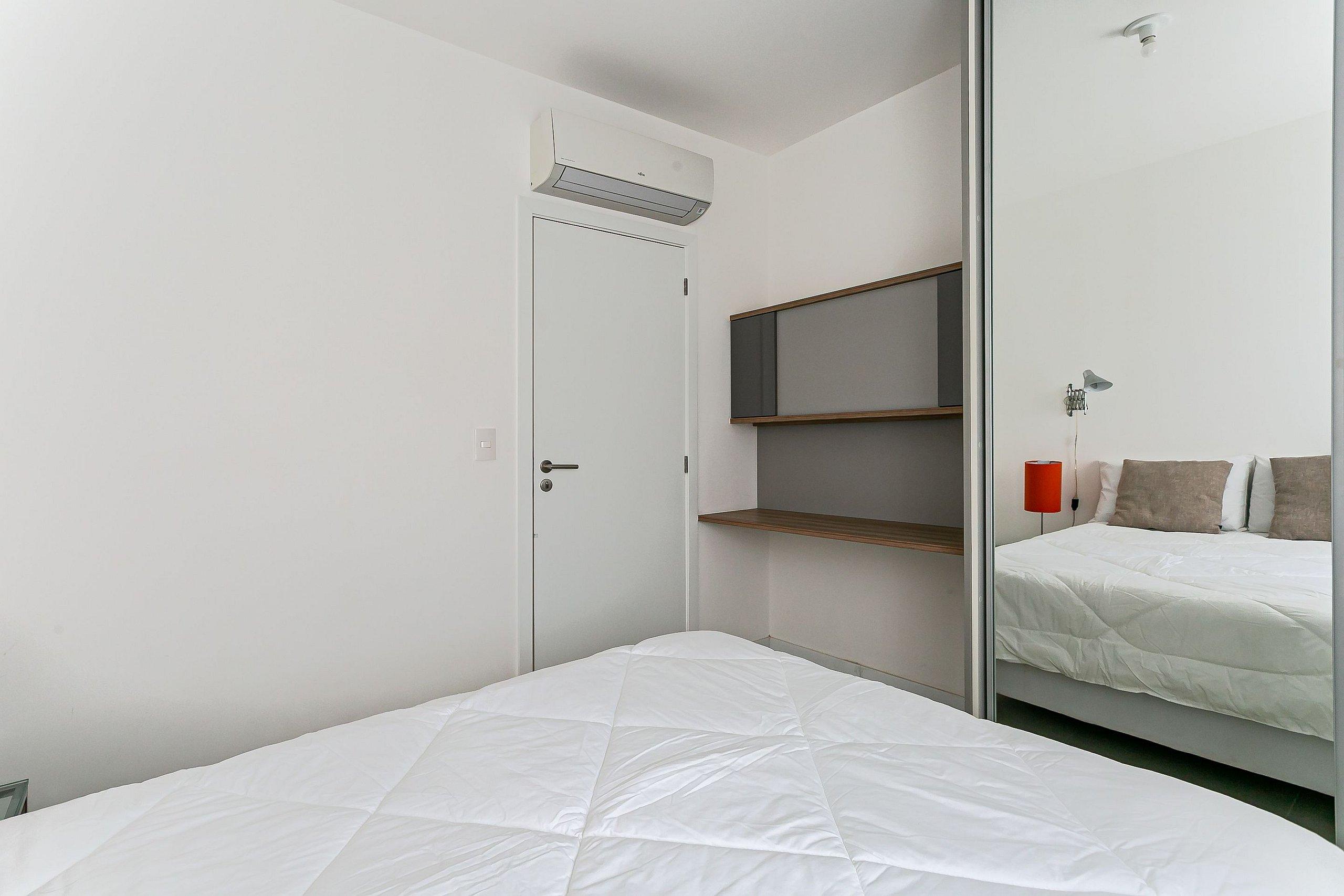 image-housing-carousel