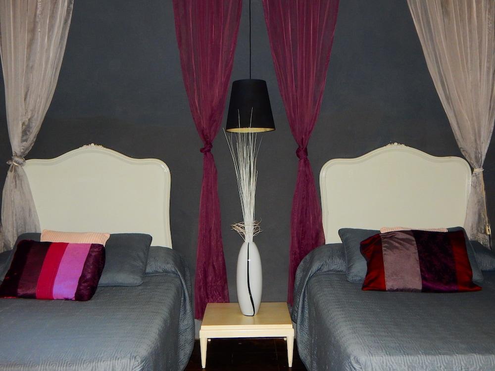 image-housing-carousel