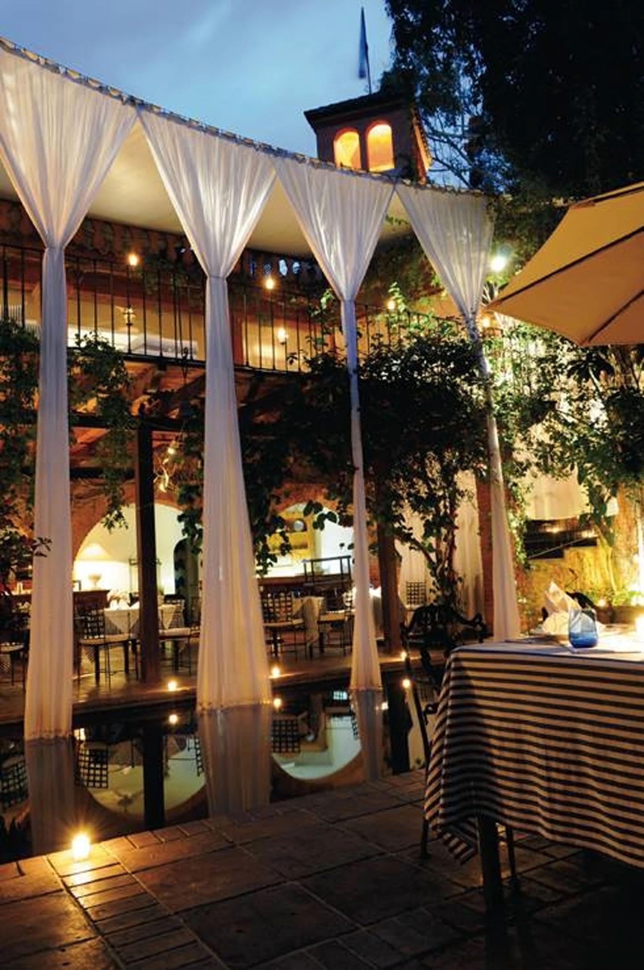 image-housing-carousel