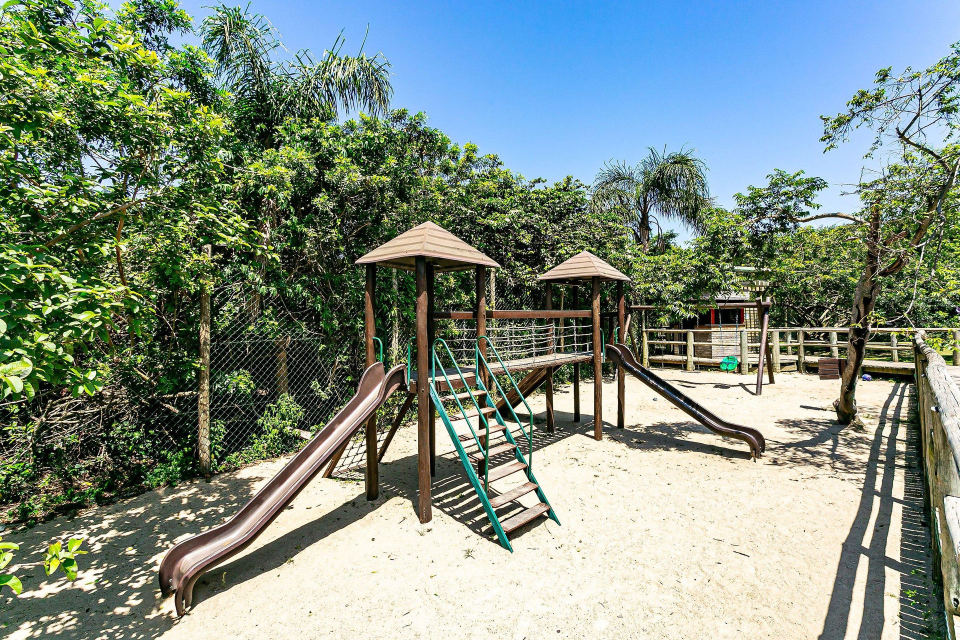 image-housing-carousel