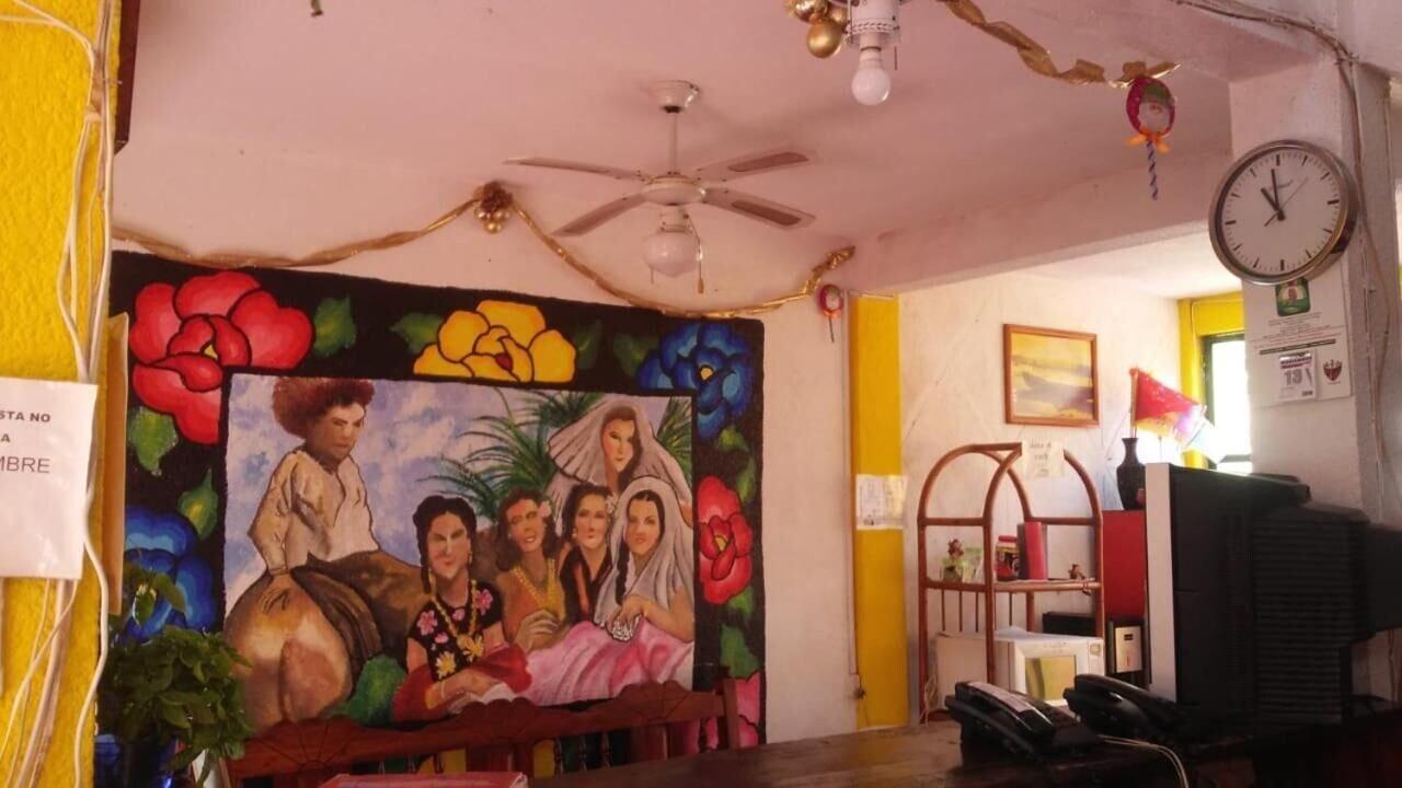 image-housing-carousel