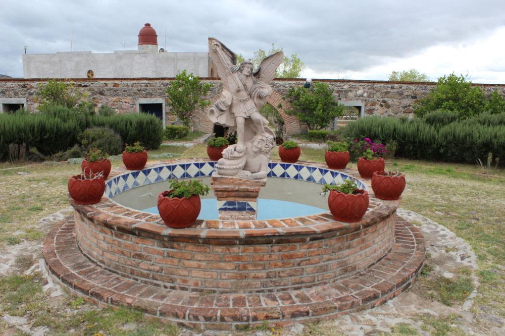 image-housing-carousel