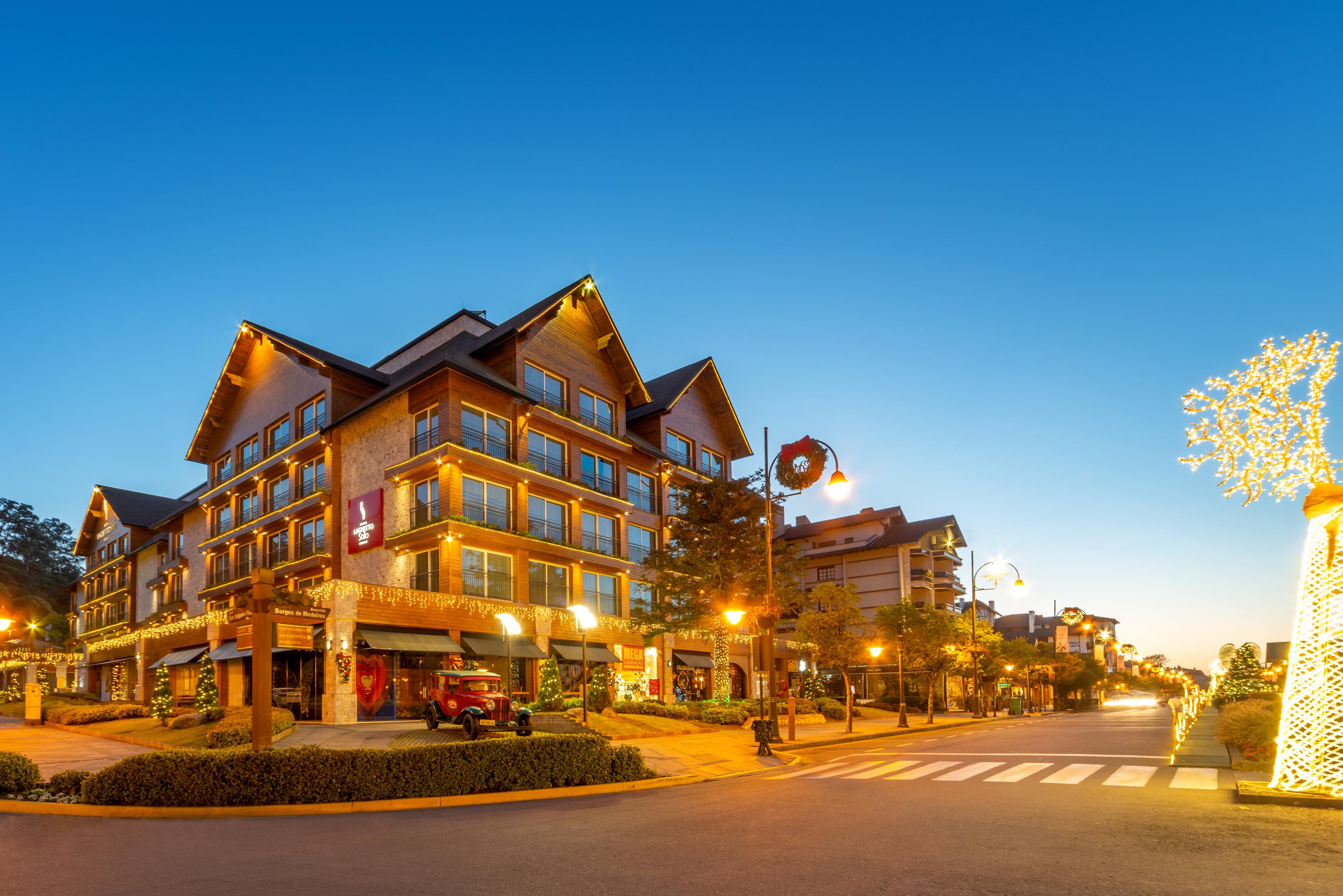image-housing-carousel