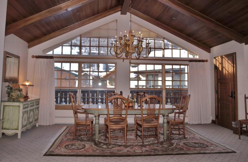 image-housing-carousel