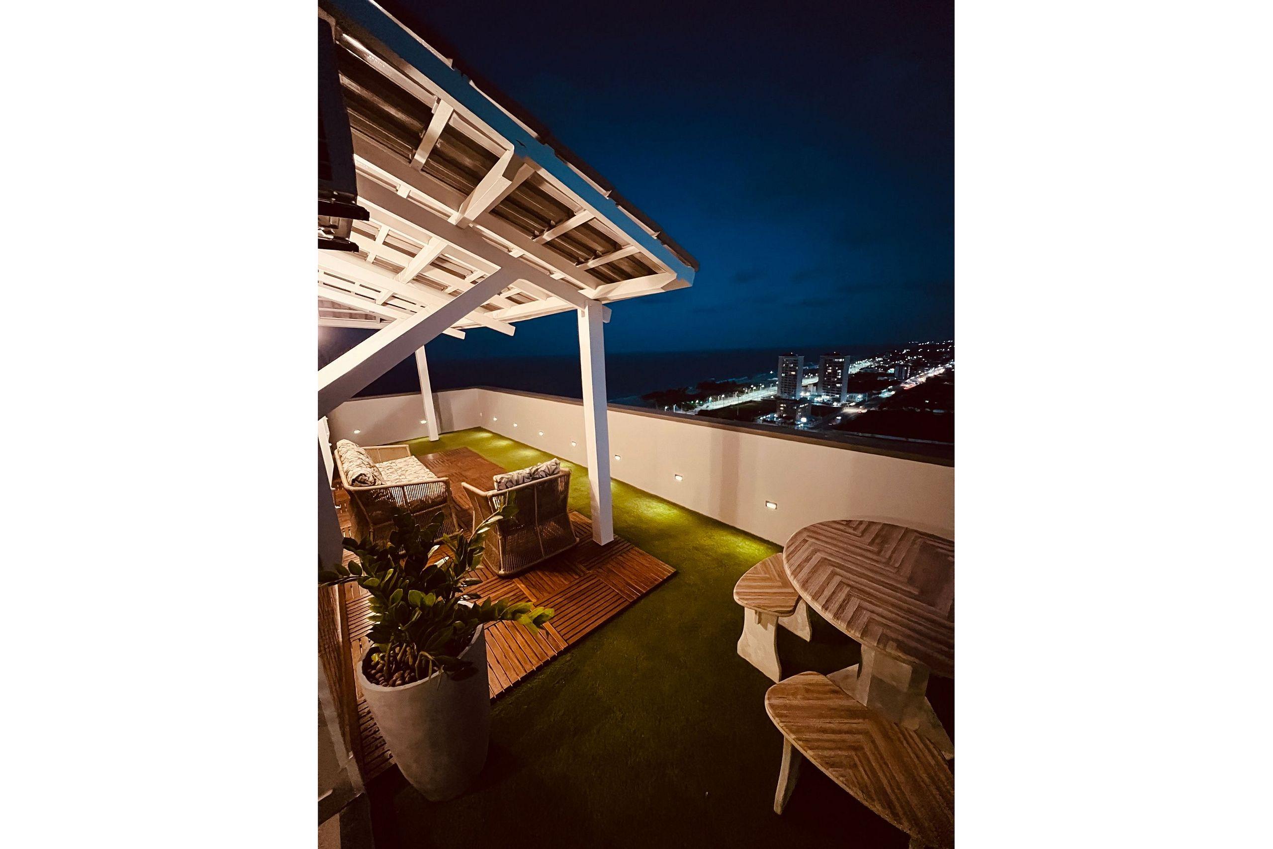 image-housing-carousel