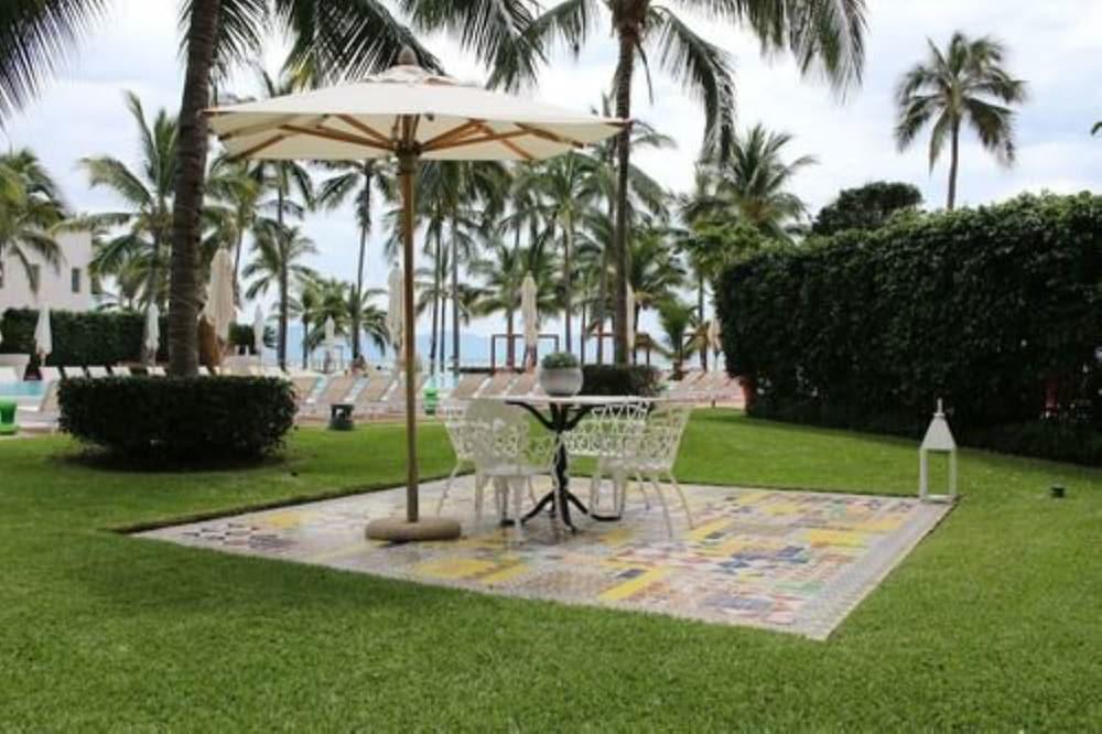 image-housing-carousel