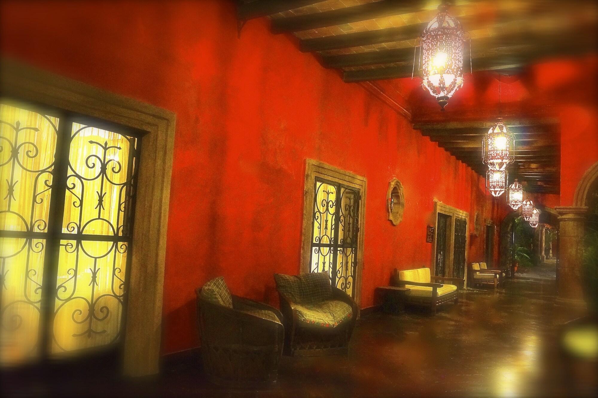 image-housing-carousel