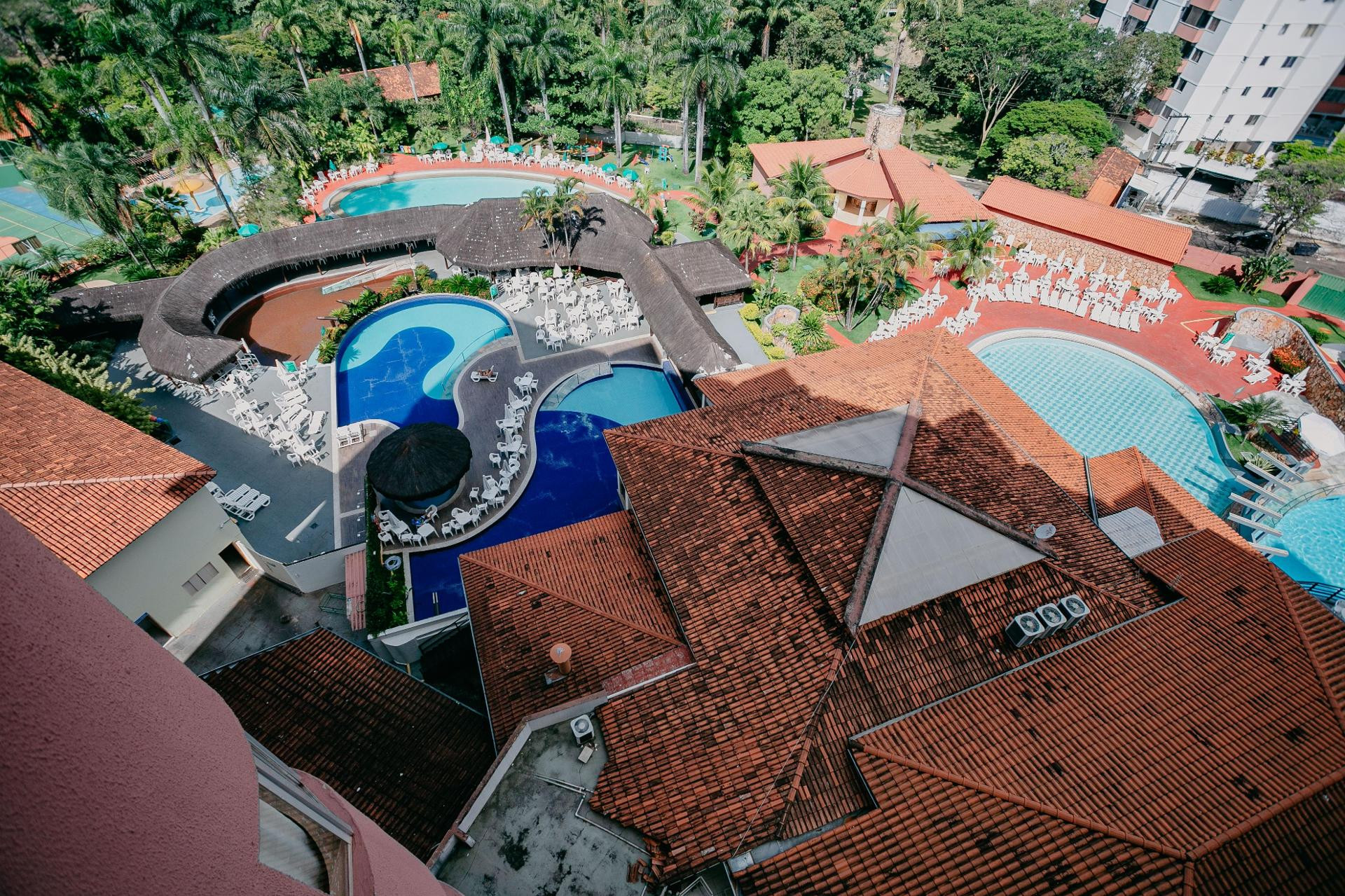 image-housing-carousel