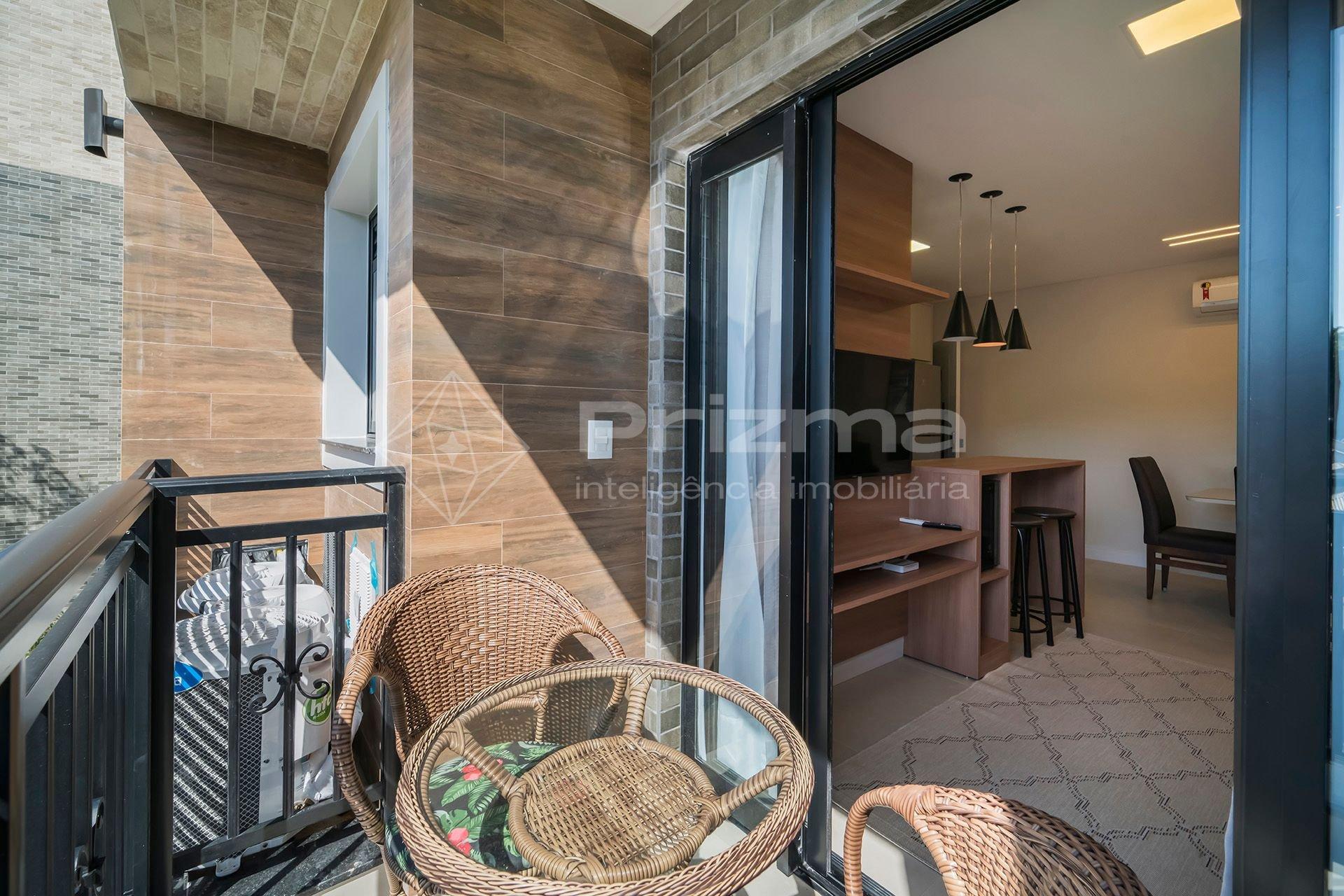 image-housing-carousel