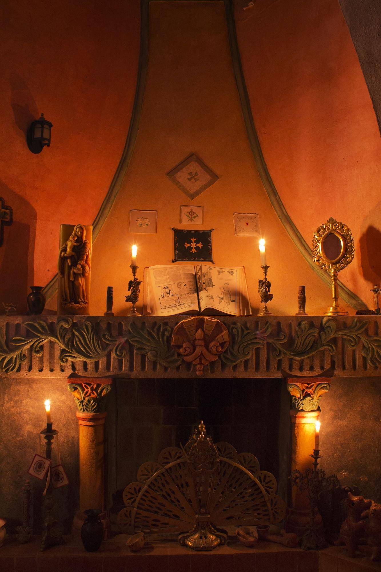 image-housing-carousel