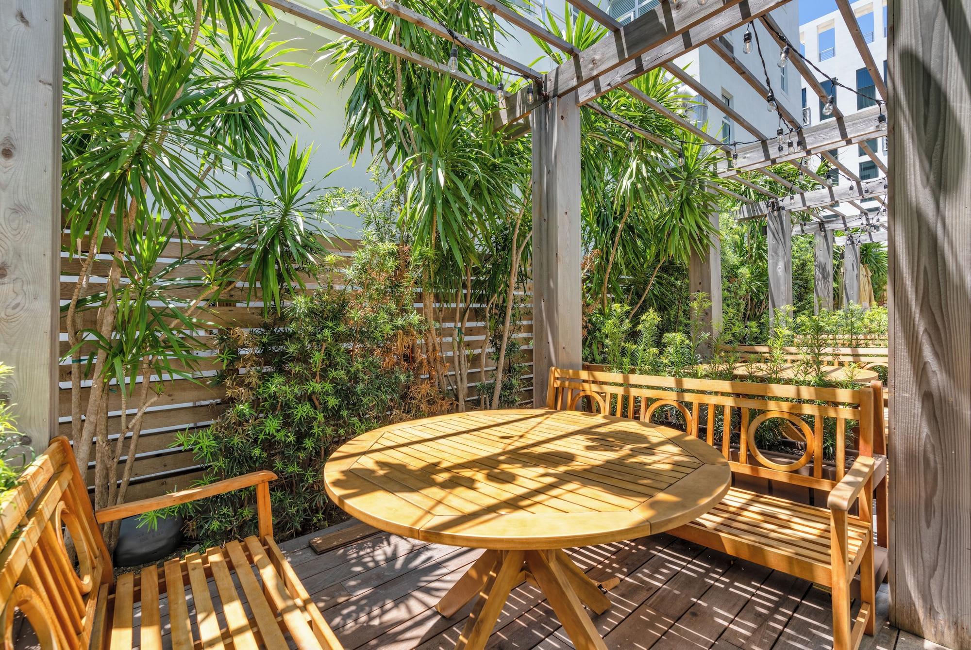 image-housing-carousel
