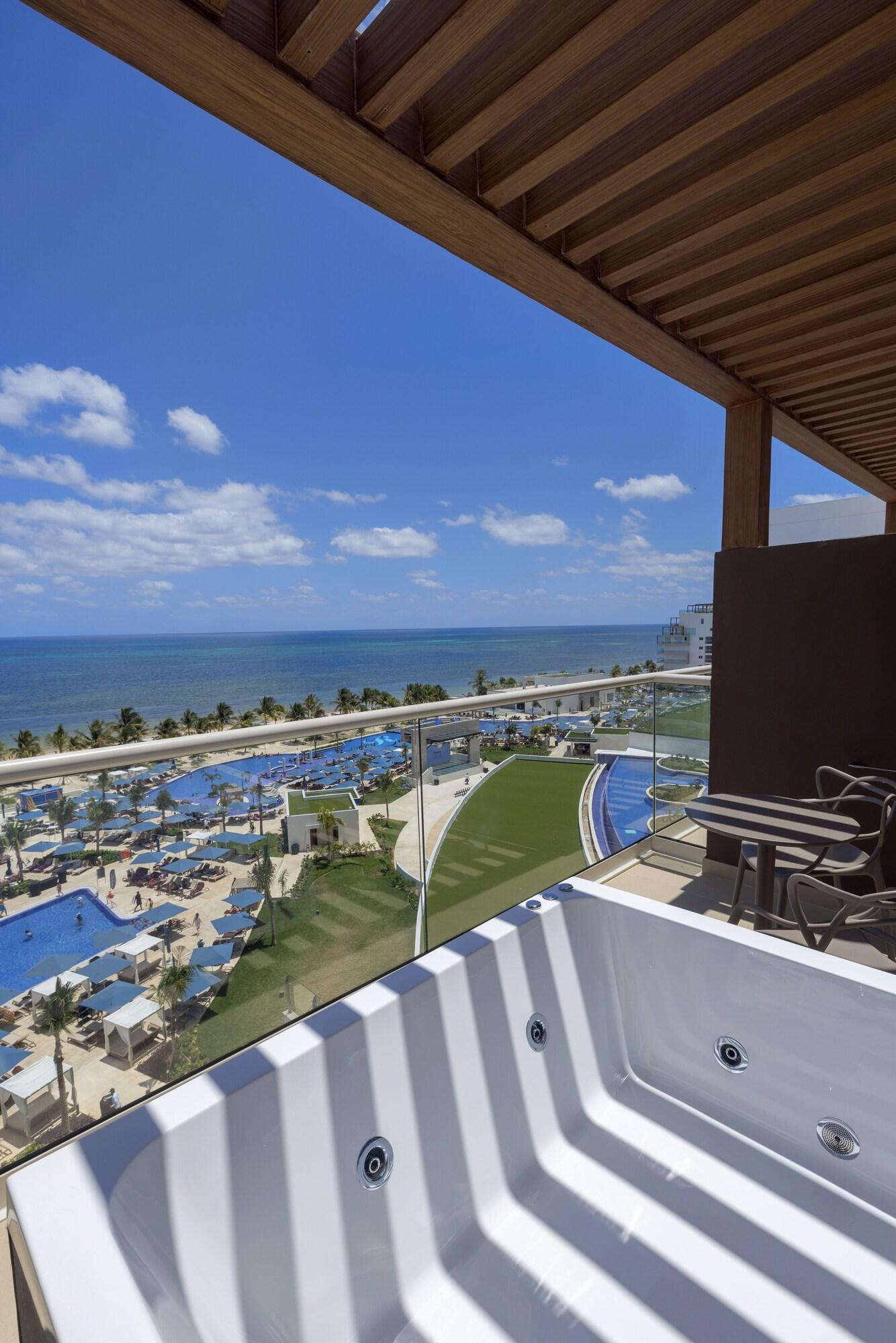 Luxury Junior Suite Ocean Front Terrace Jacuzzi Diamond Club