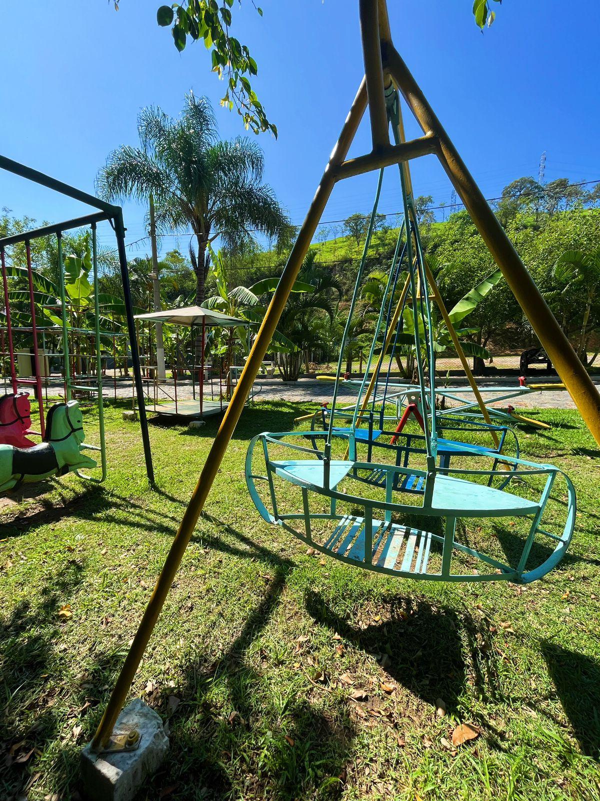 image-housing-carousel
