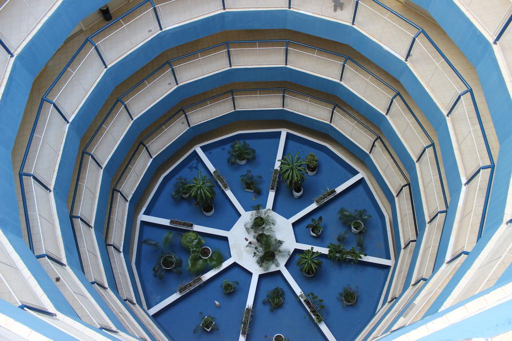 image-housing-carousel