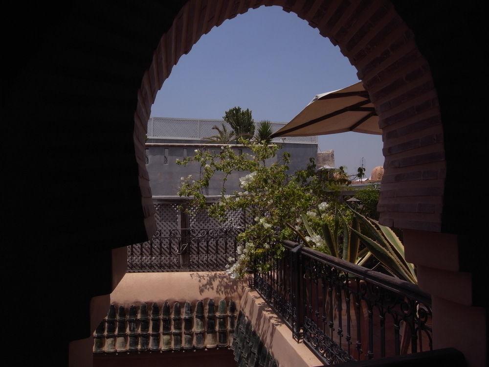 image-housing-carousel