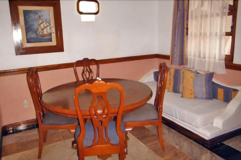 image-housing-carousel