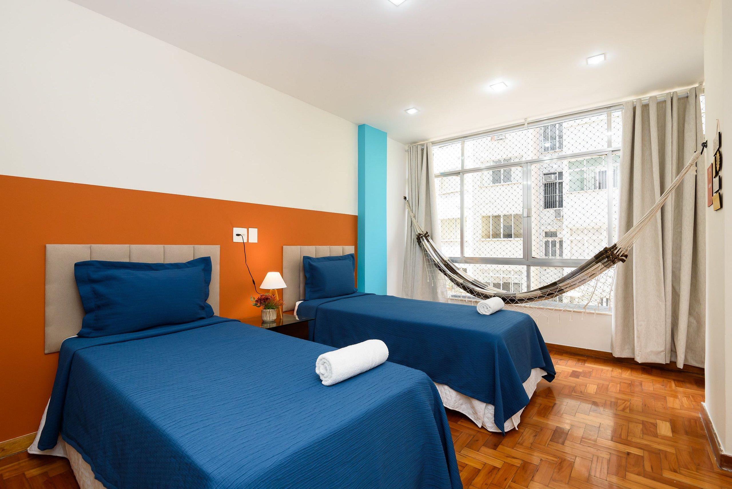 image-housing-carousel