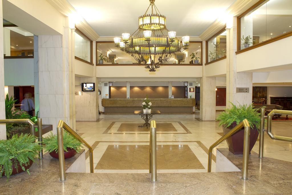 image-housing-carousel