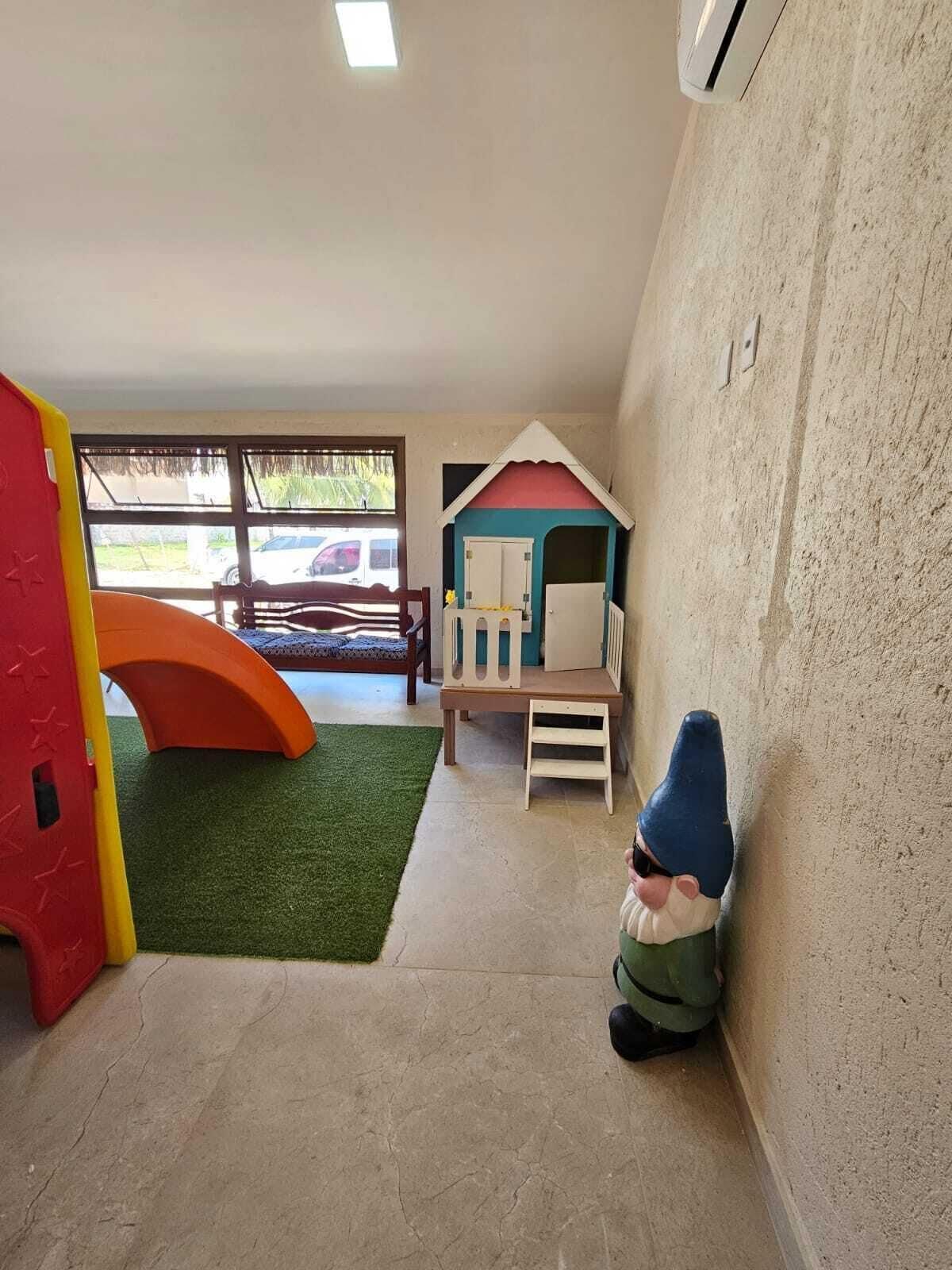 image-housing-carousel