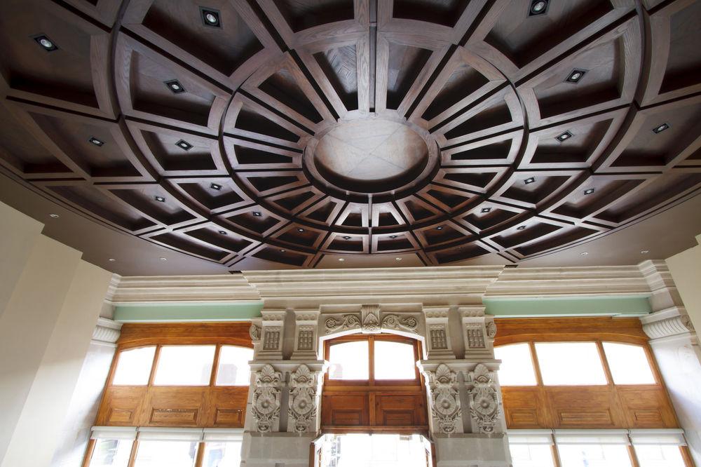 image-housing-carousel