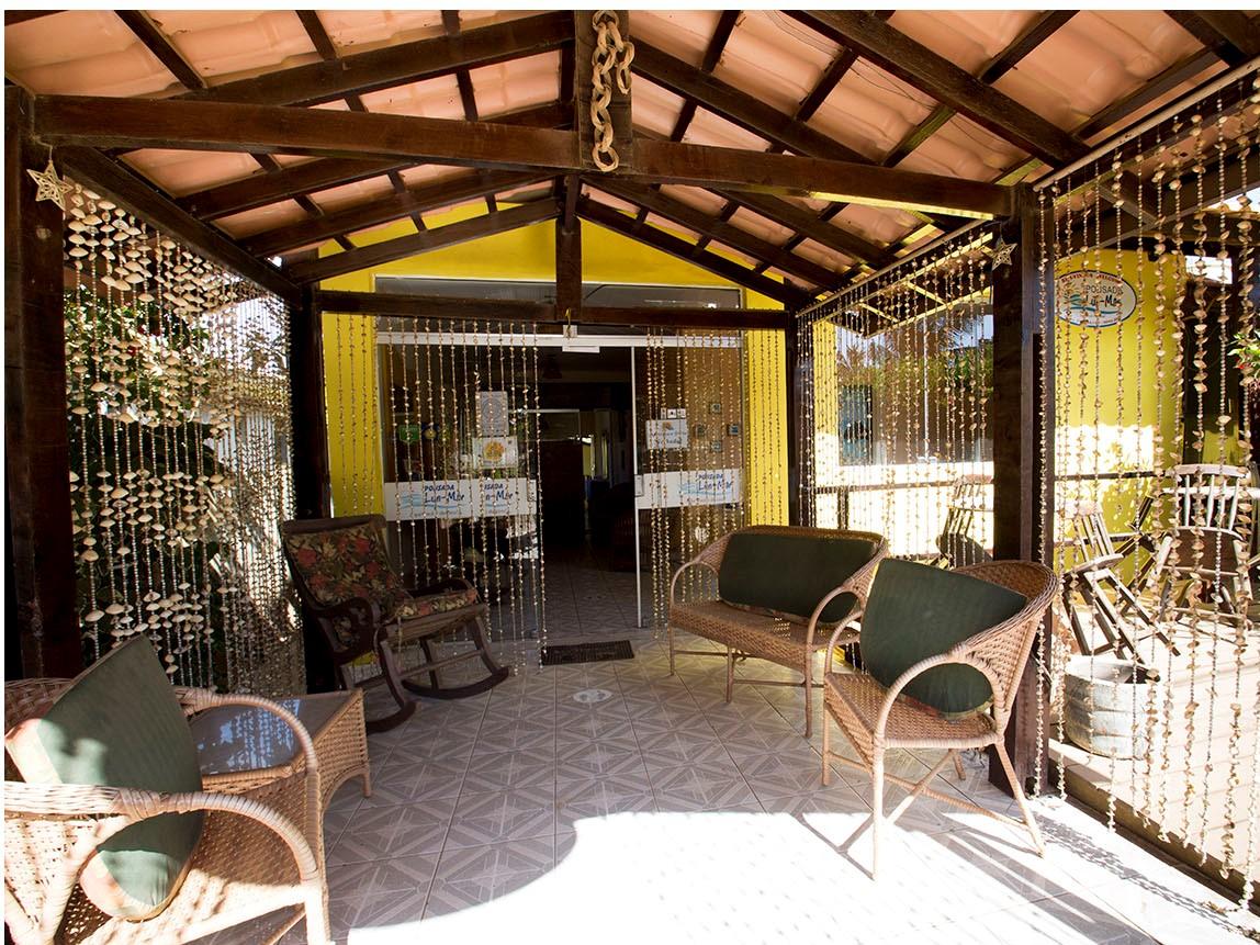 image-housing-carousel