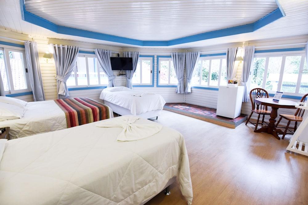 image-housing-carousel