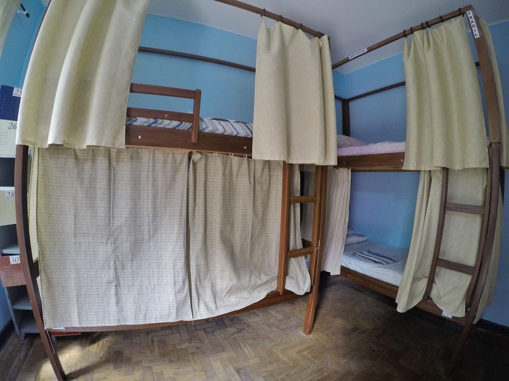 image-housing-carousel