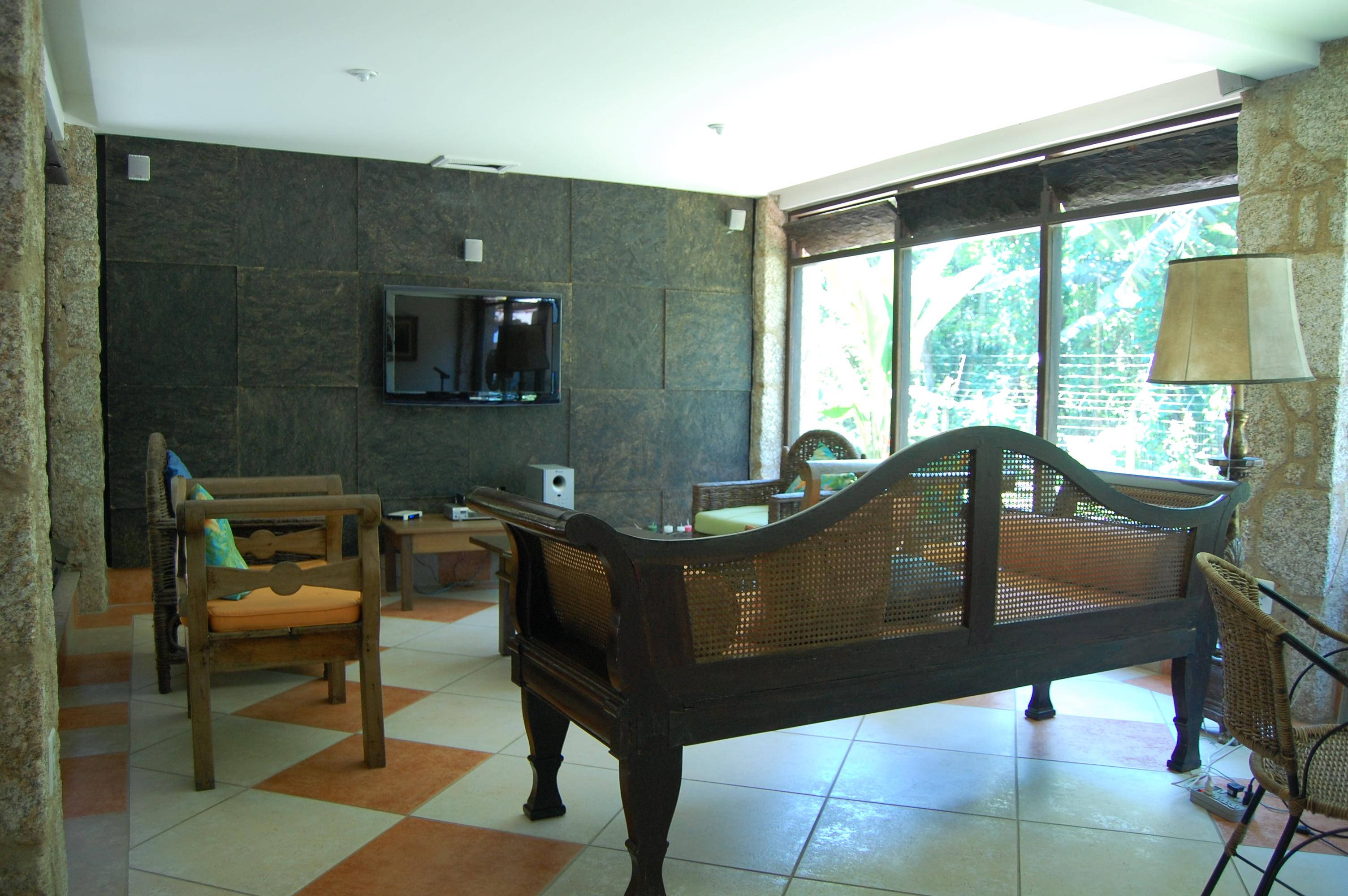 image-housing-carousel