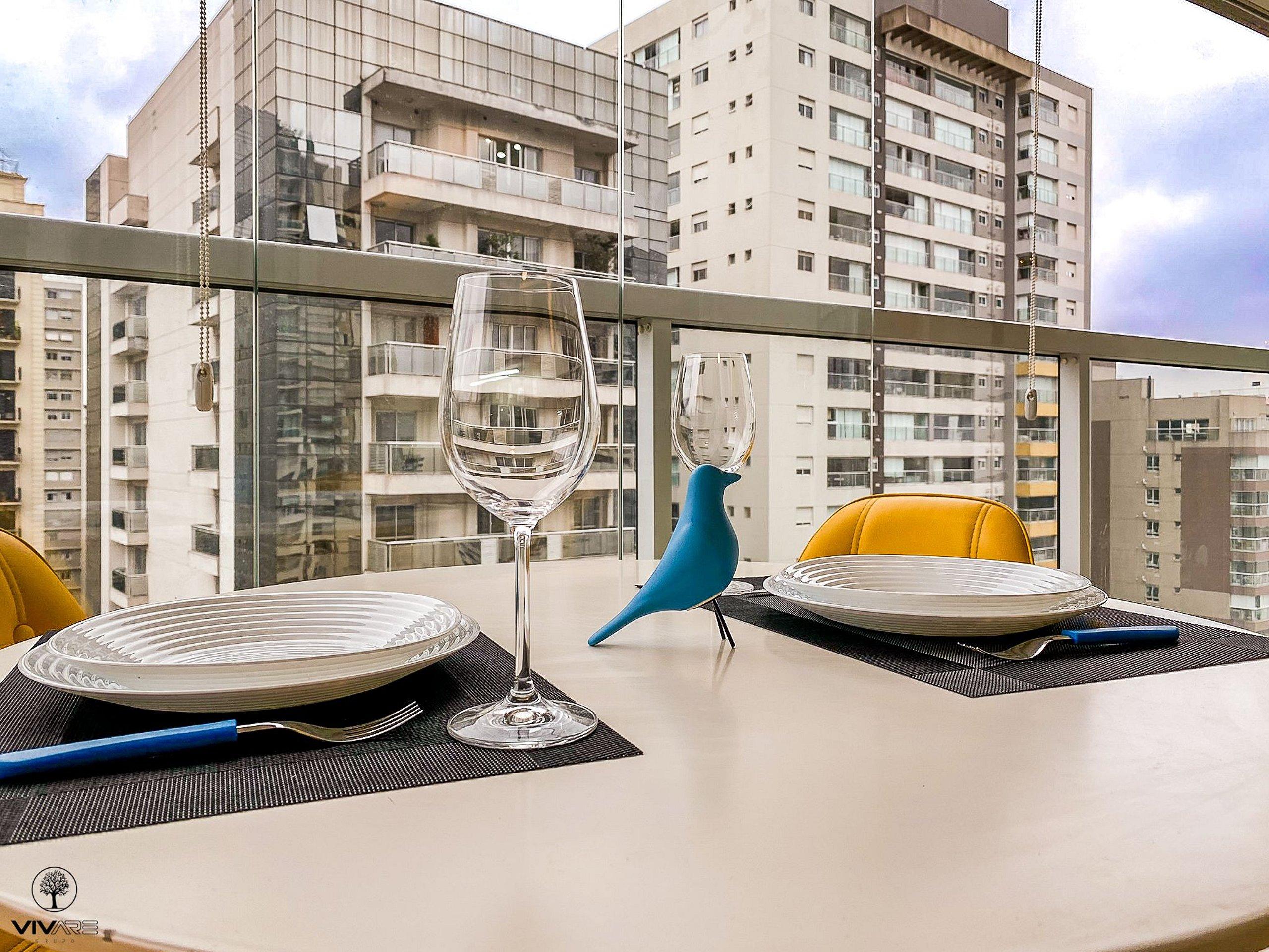 image-housing-carousel