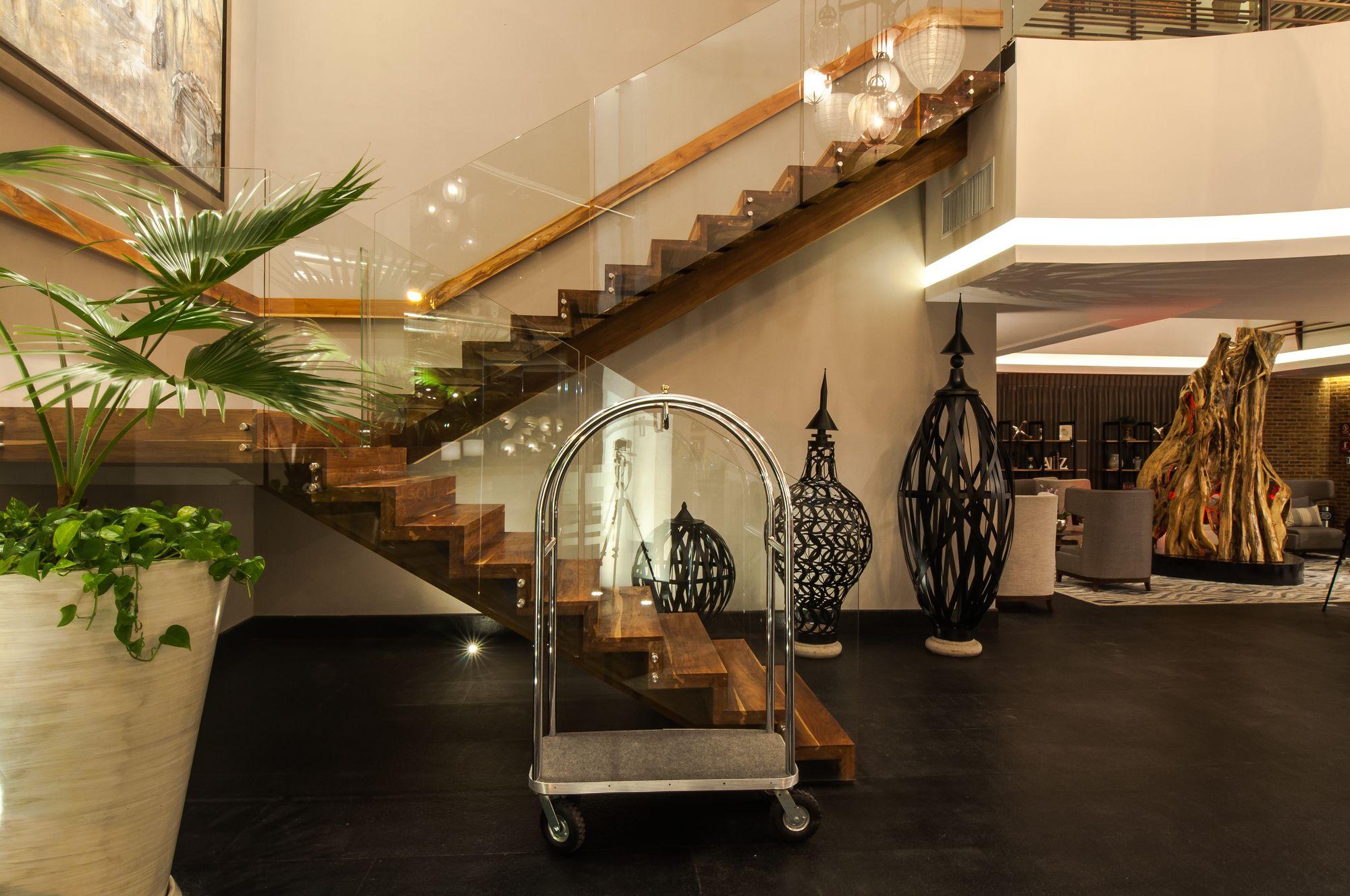 image-housing-carousel