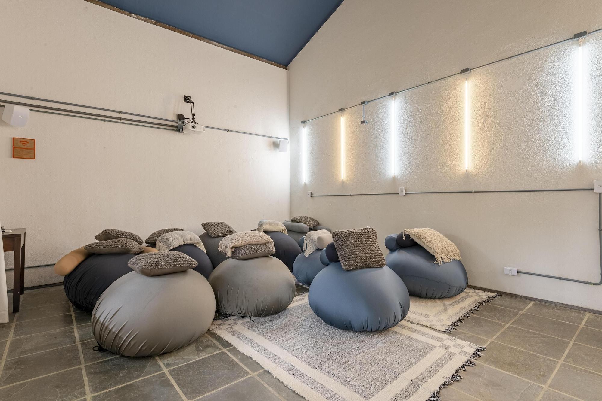 image-housing-carousel