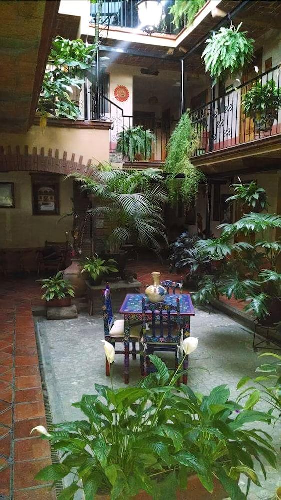 image-housing-carousel