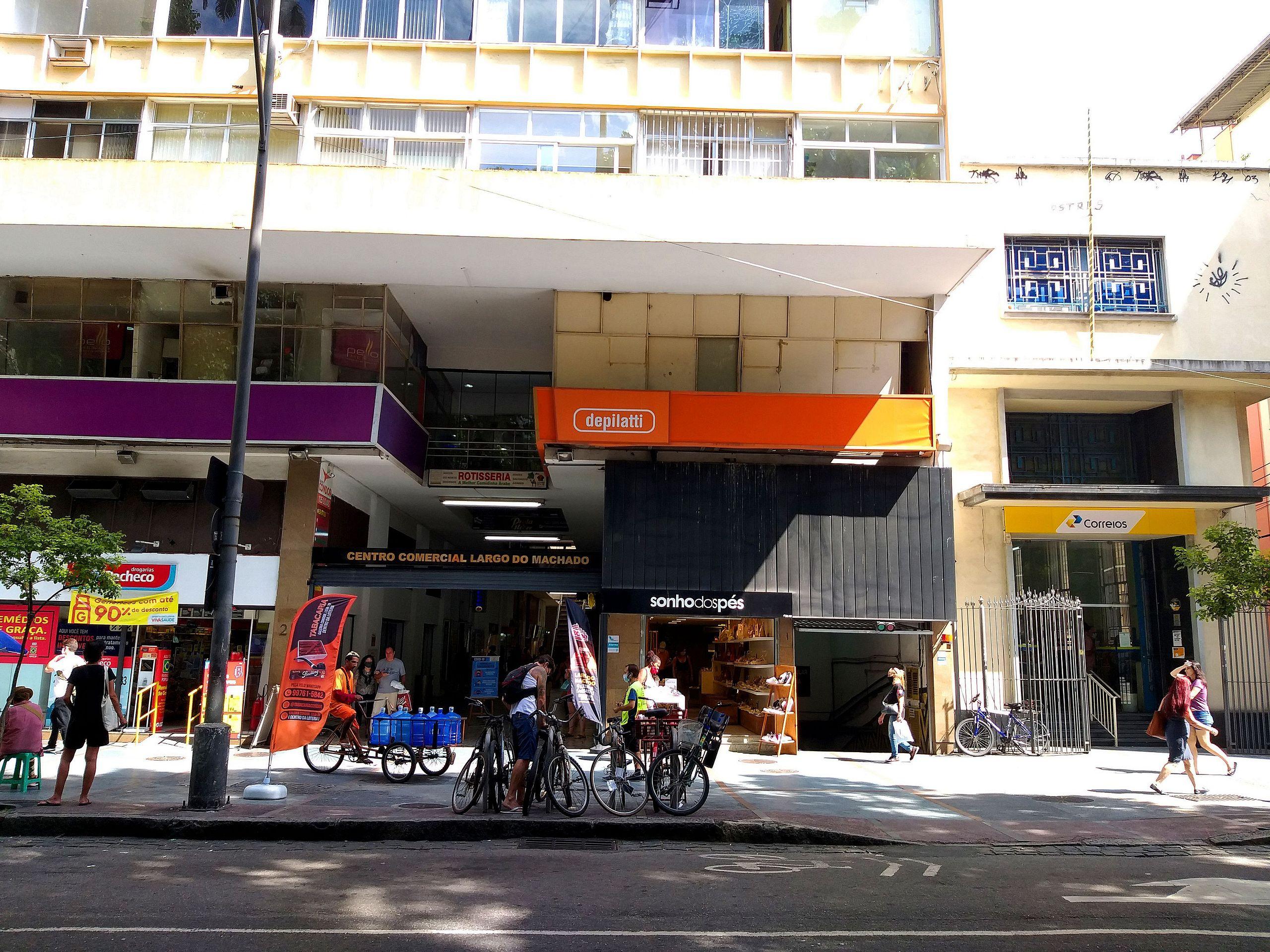 image-housing-carousel
