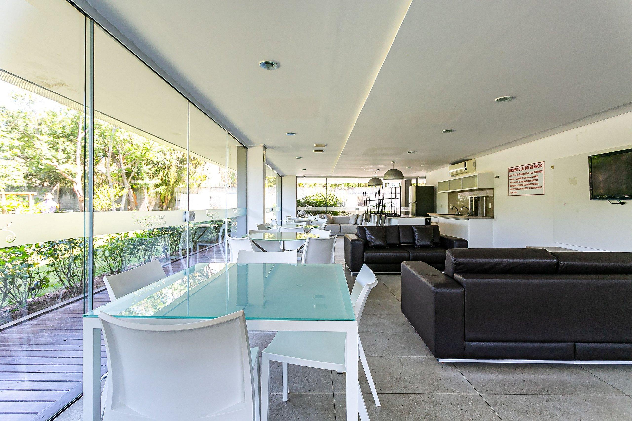 image-housing-carousel