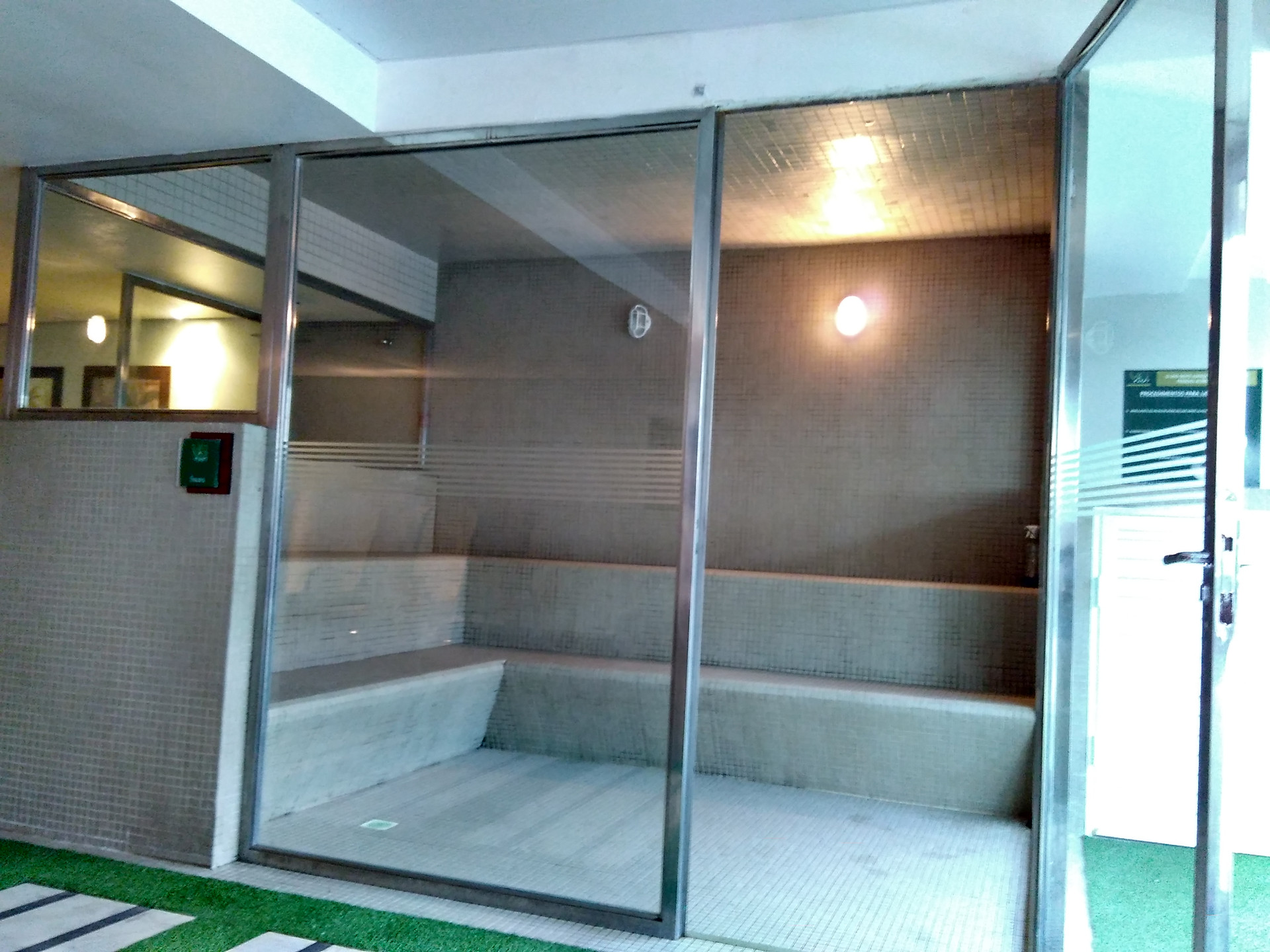 image-housing-carousel