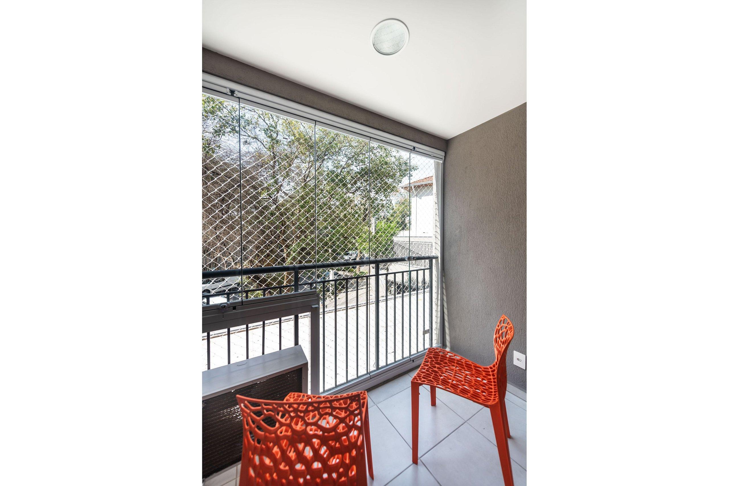 image-housing-carousel