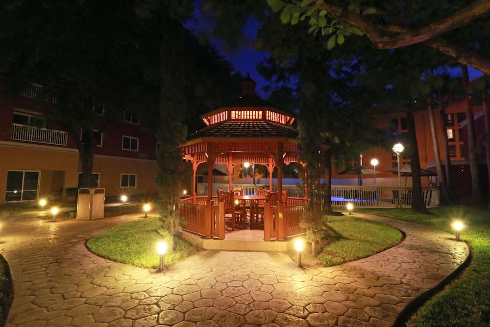image-housing-carousel