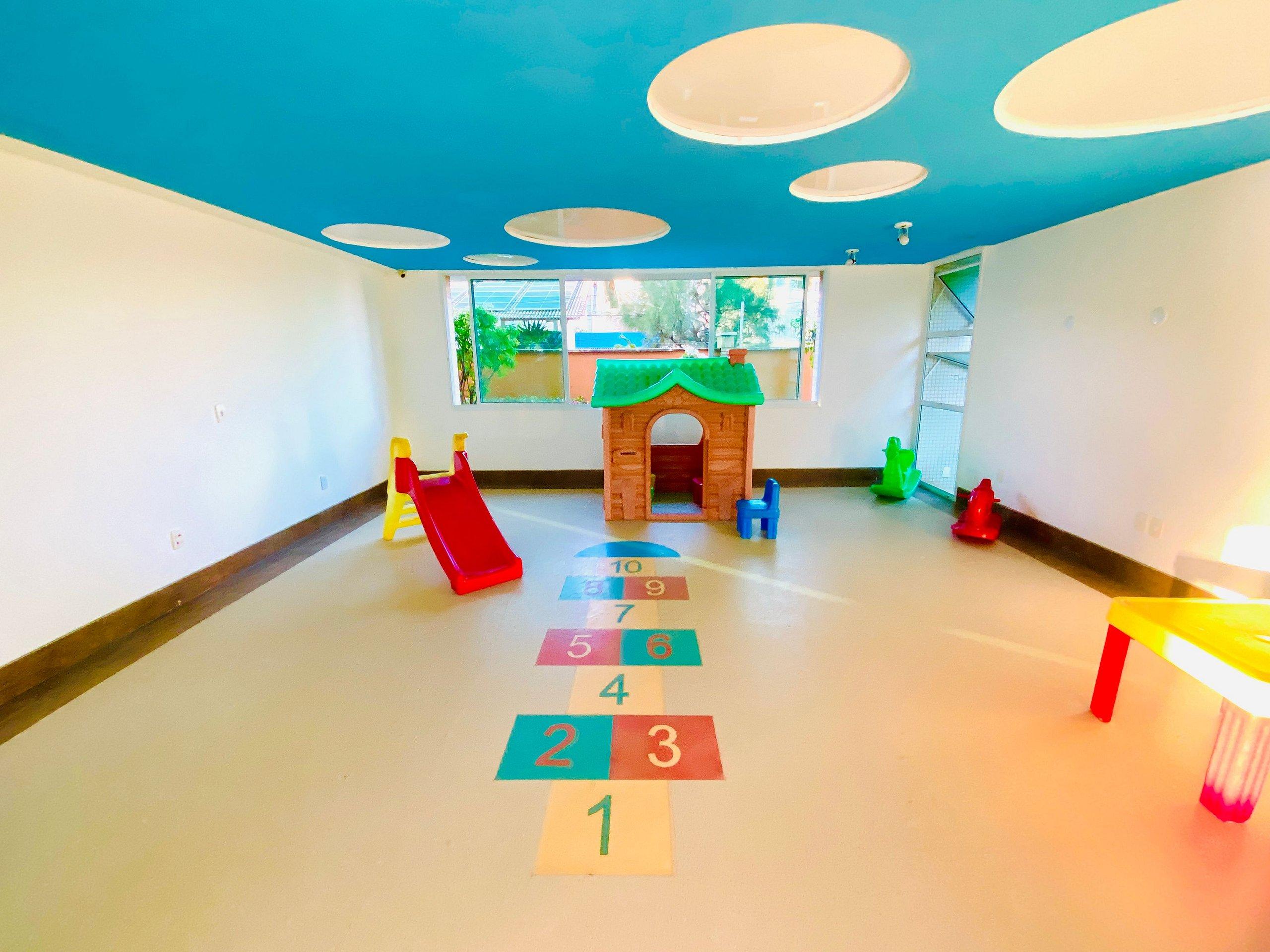 image-housing-carousel
